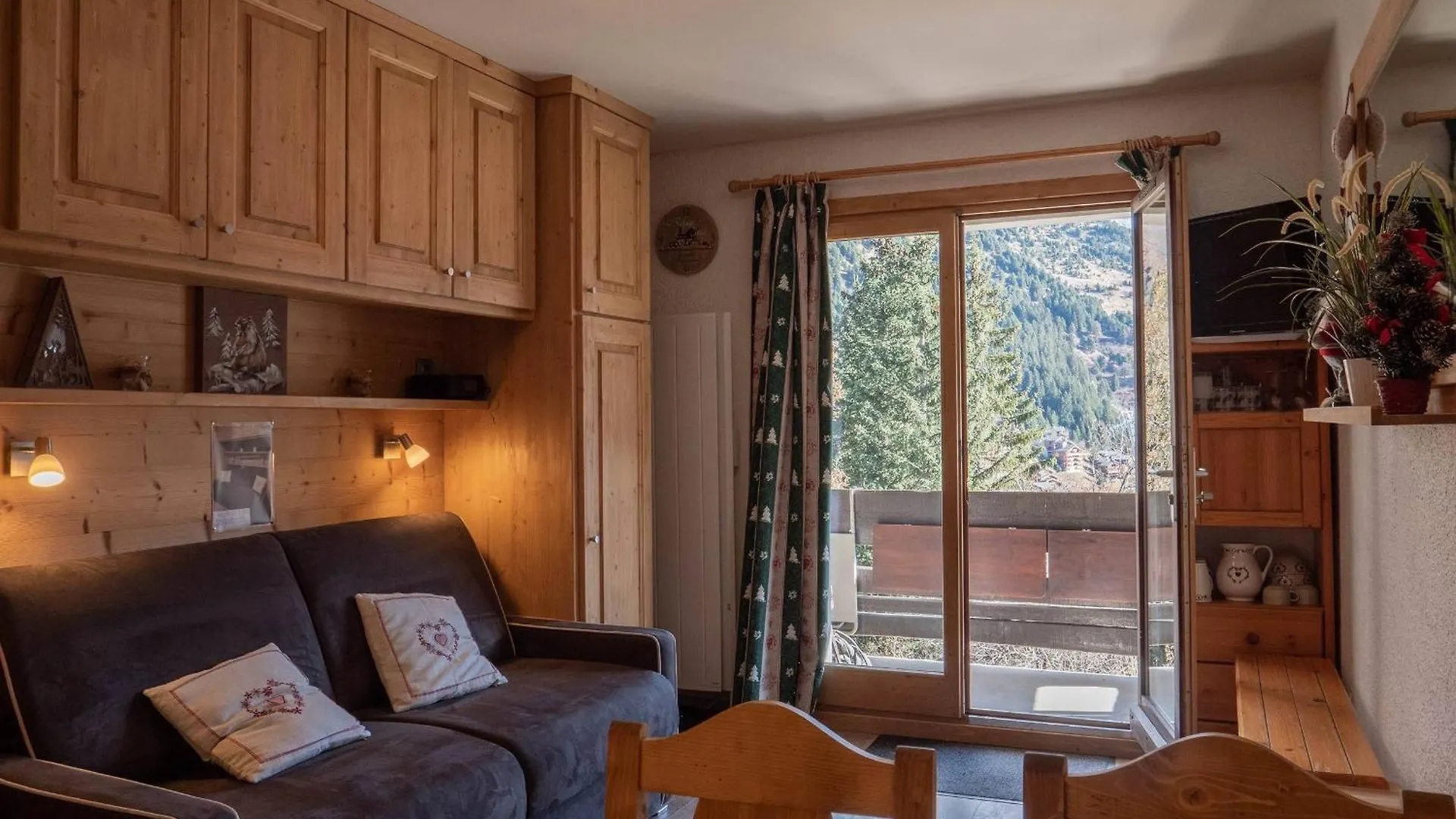 Bel Appartement Avec Balcon, Au Pied Des Pistes A Meribel - Ideal Pour Vos Vacances - Fr-1-355-188 Les Allues 0*,