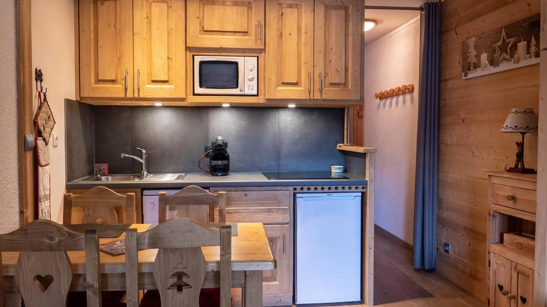 Bel Appartement Avec Balcon, Au Pied Des Pistes A Meribel - Ideal Pour Vos Vacances - Fr-1-355-188 Les Allues Apartment