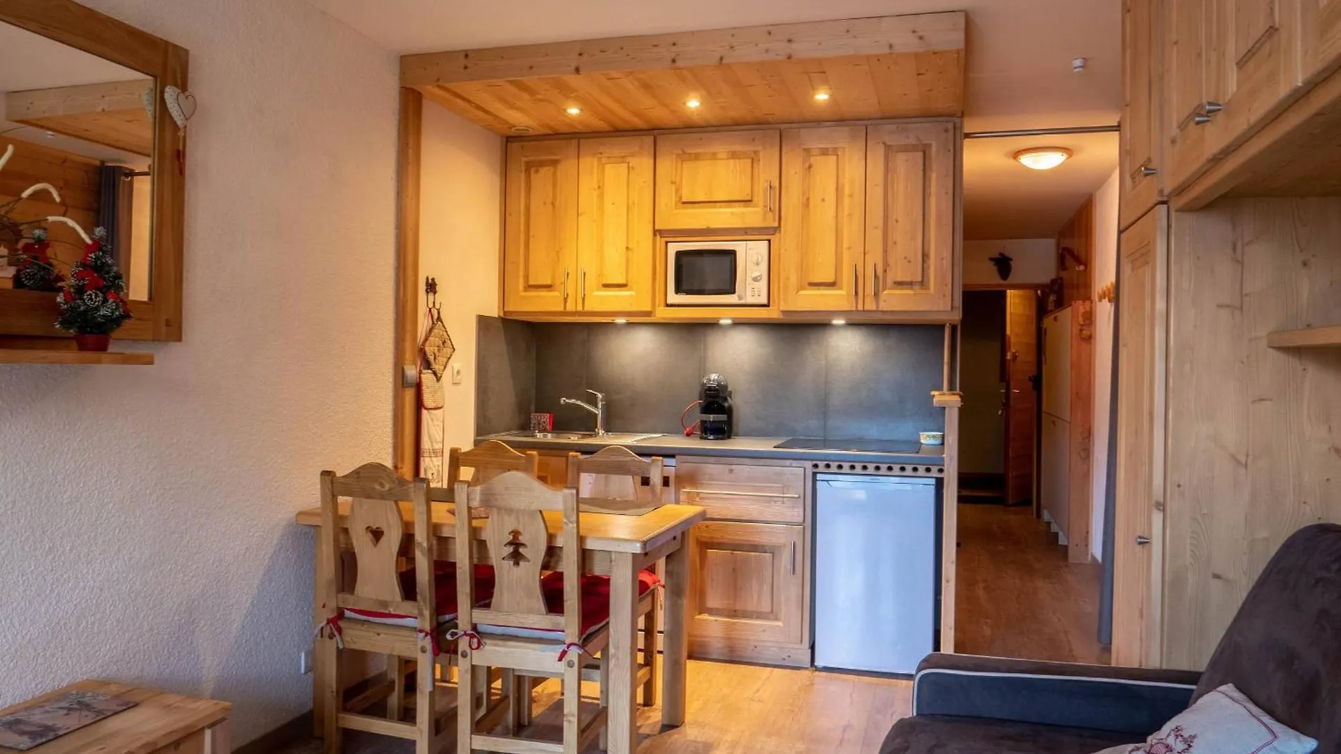 Bel Appartement Avec Balcon, Au Pied Des Pistes A Meribel - Ideal Pour Vos Vacances - Fr-1-355-188 Les Allues